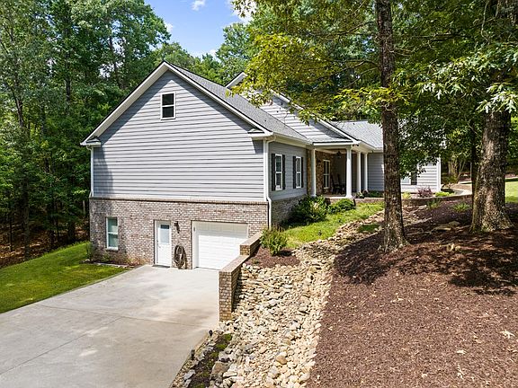 4th image of 45 Hemlock Ct