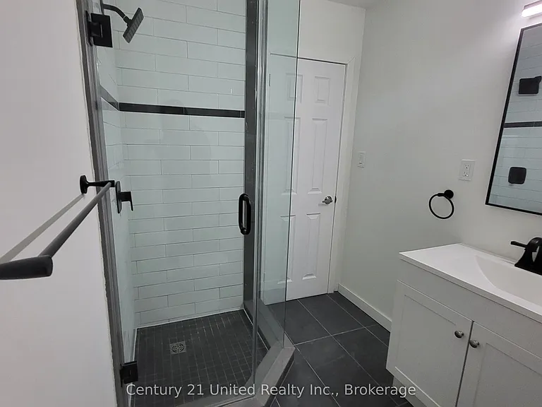 172.5 Hunter St W #1 — Photo 8