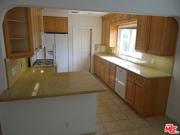 3rd image of 1147 Stanford St