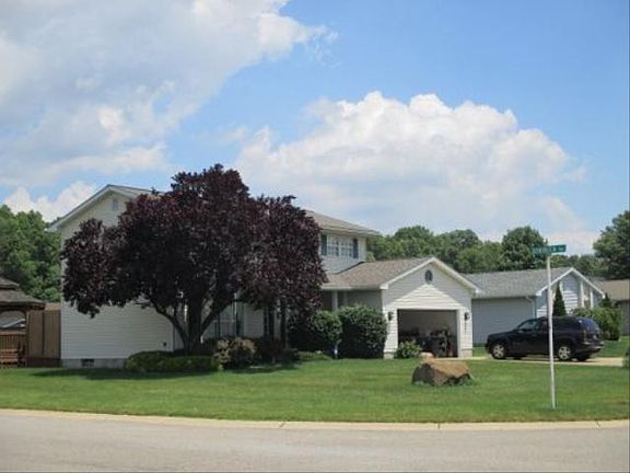 3rd image of 648 Cathyann Dr