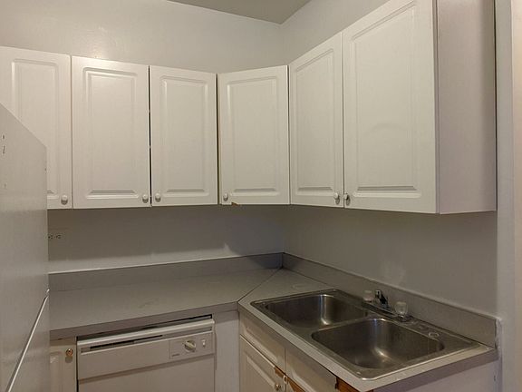 4th image of 654 W Cornelia Ave #6543