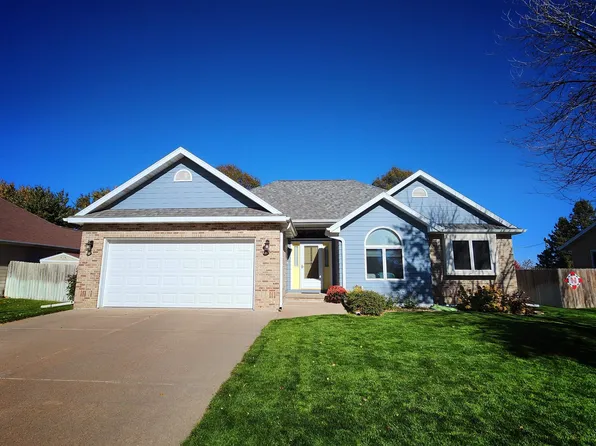 1707 W 43rd Street Pl, Kearney, NE 68845