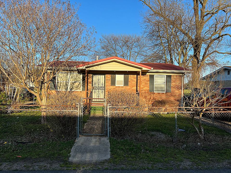 1st image of 318 Roy Benton Dr