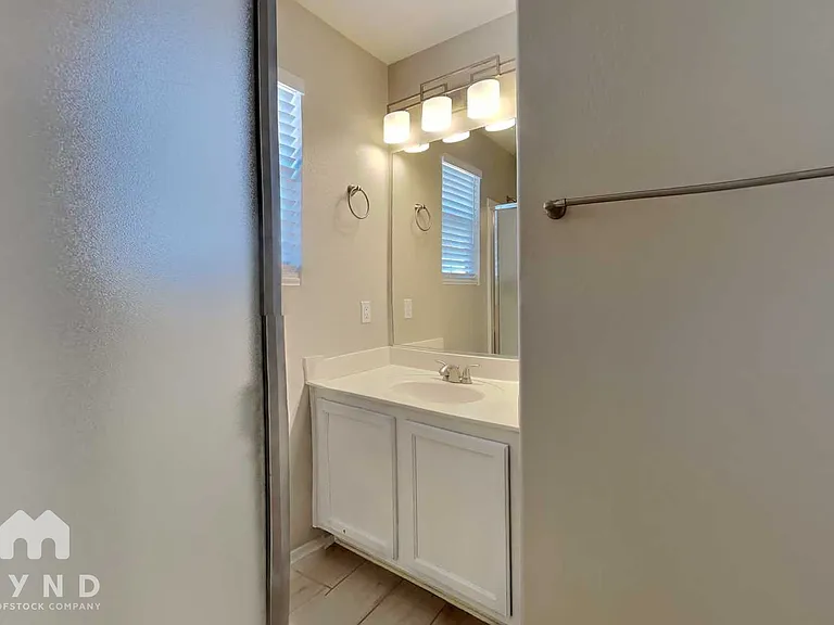 11802 W Laurel Ln — Photo 8