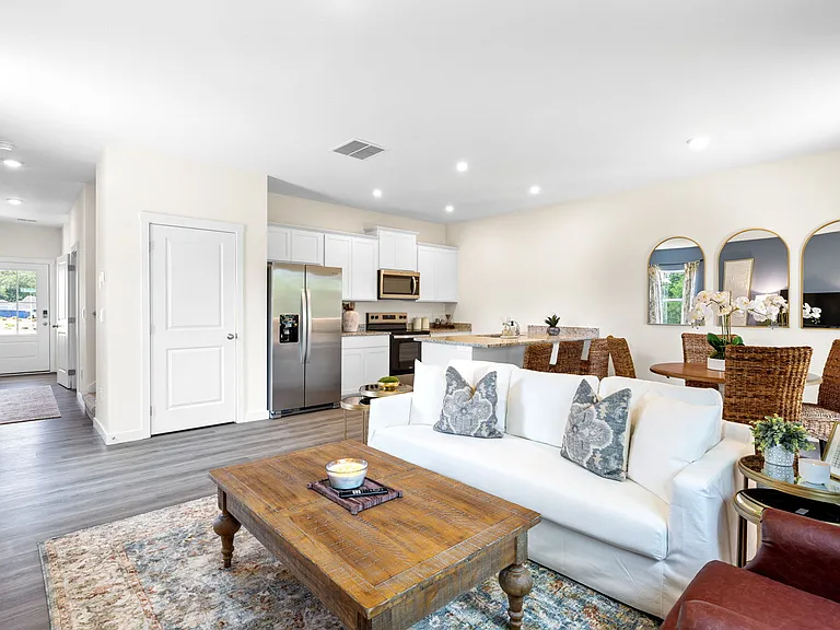4244 Belcourt Ln NE — Photo 9