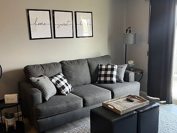 5th image of 3231 Lakeside Dr APT 203