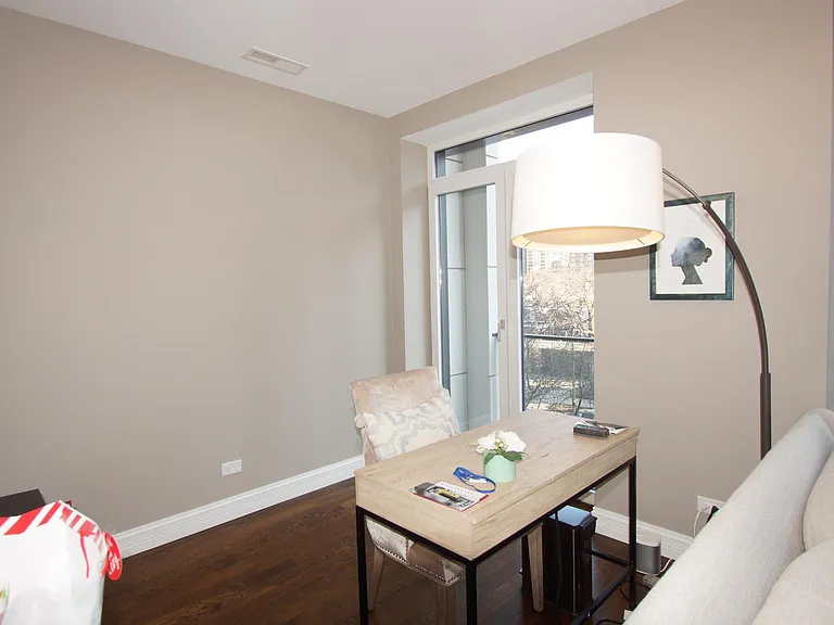 1308 N Lasalle St #4 — Photo 6