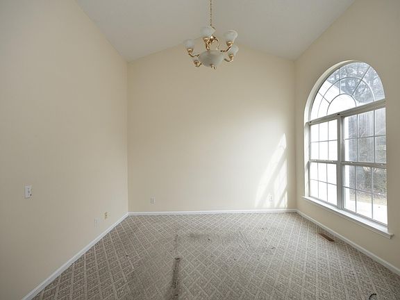 3rd image of 104 Hickory Glen Ln