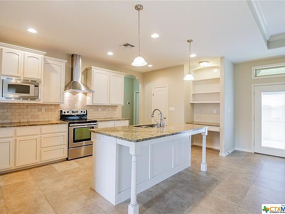 3rd image of 605 Mason Cir