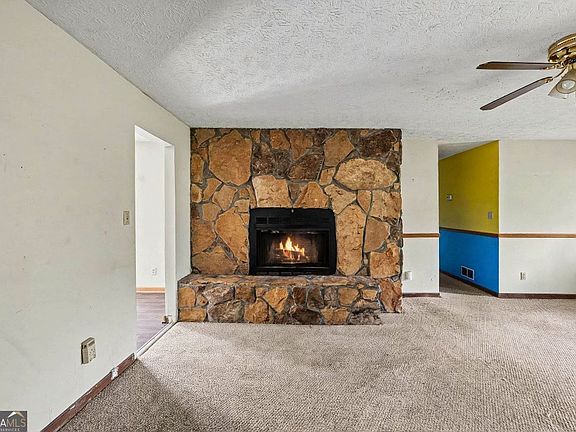 3rd image of 512 Terry Dr