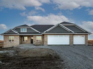 2129 Tuscany Ridge Dr, Dubuque, IA 52002