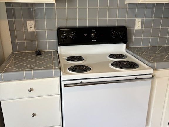 4th image of 615 Saint John St APT A