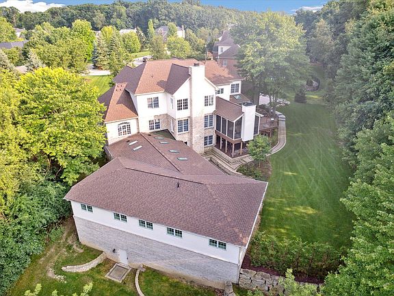 2nd image of 2750 Whispering Woods Dr