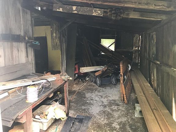 3rd image of 130 E 18th St