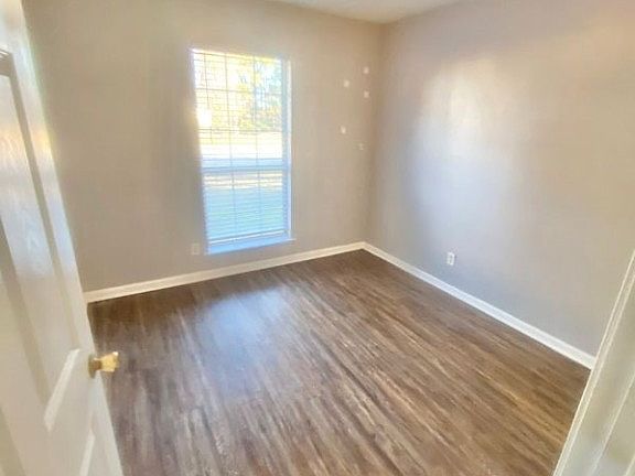 4th image of 2 Pinehurst Ln