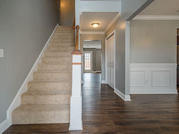 5th image of 717 Highgrove Ct