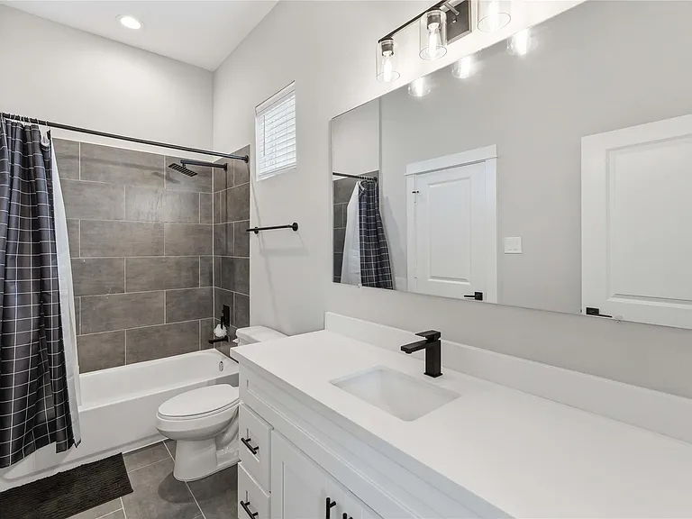 417 Stonework Landing Ln — Photo 16