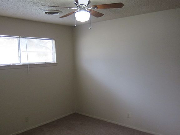5th image of 906 Parker Cir #A