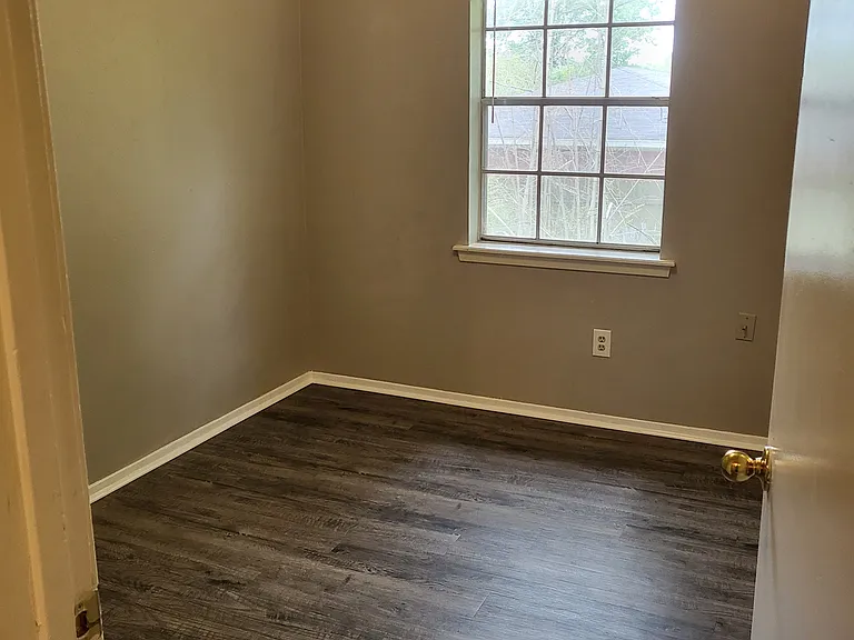 302 S Green St #15 — Photo 7