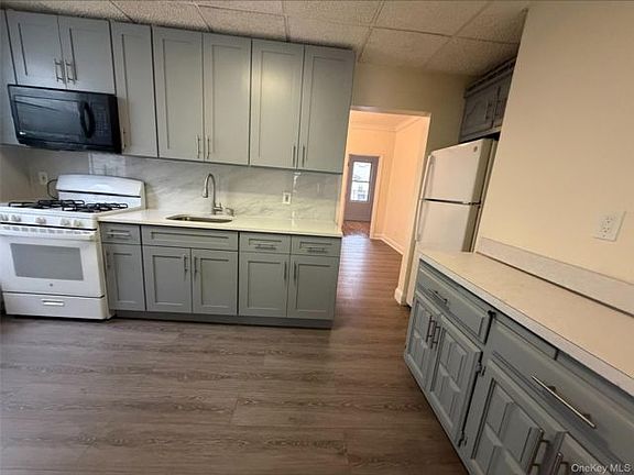 3rd image of 9347 202nd St