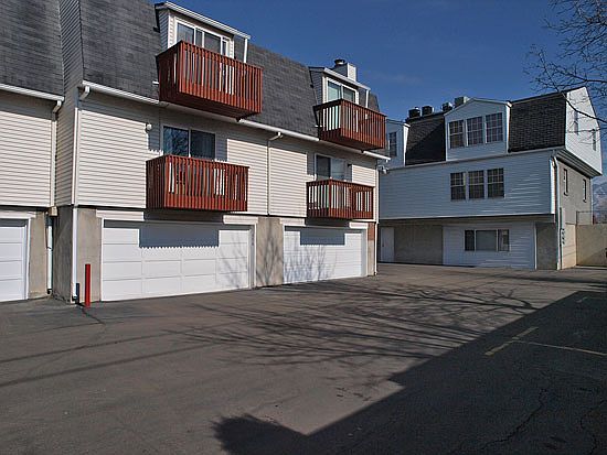 4th image of 696 Williamsburg Park Cir