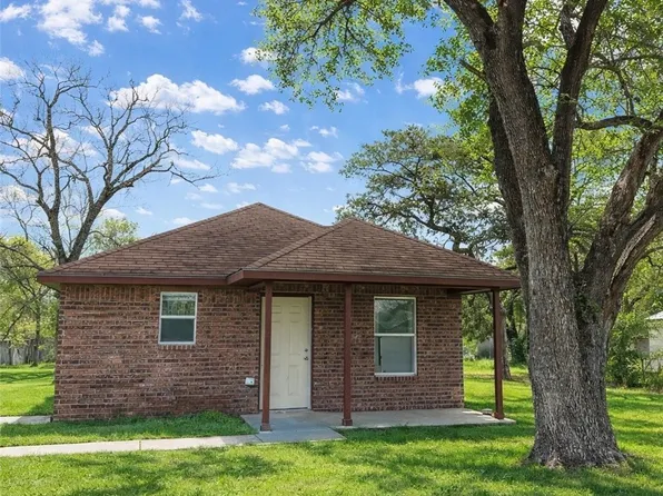 807 S Promenade St, Hallettsville, TX 77964