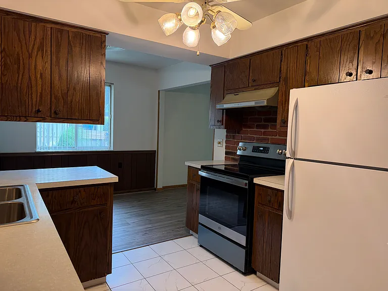 1579 Robin Ln — Photo 4