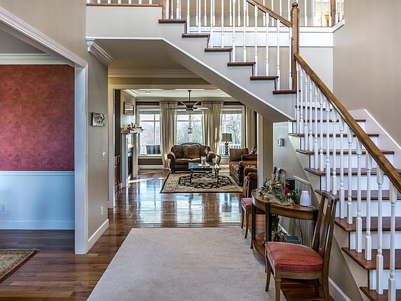 4th image of 240 Golf Trace Dr