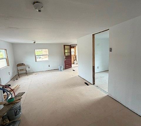 5th image of 2475 N Rosedale Ave