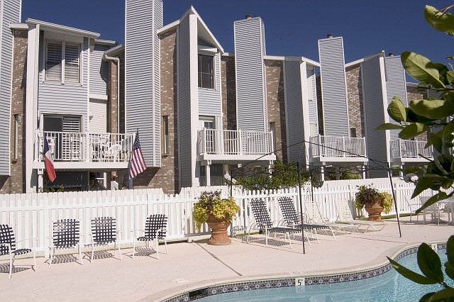 1st image of 224 Seawall Blvd E