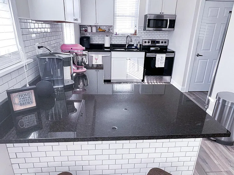 2415 Morton Ave — Photo 9