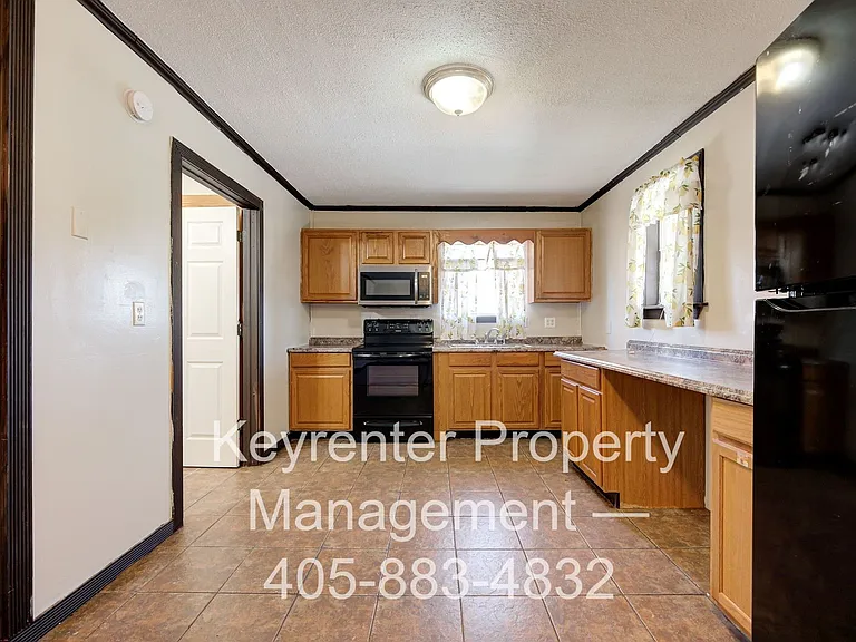 3607 SW 12th St — Photo 13