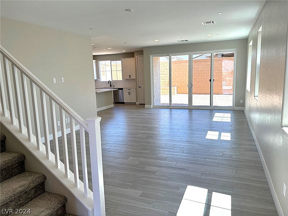 4th image of 121 Orchestral Ln