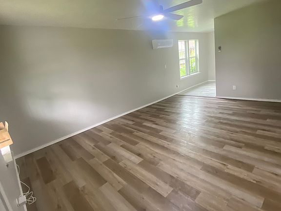 2nd image of 105 SW 43rd St #2