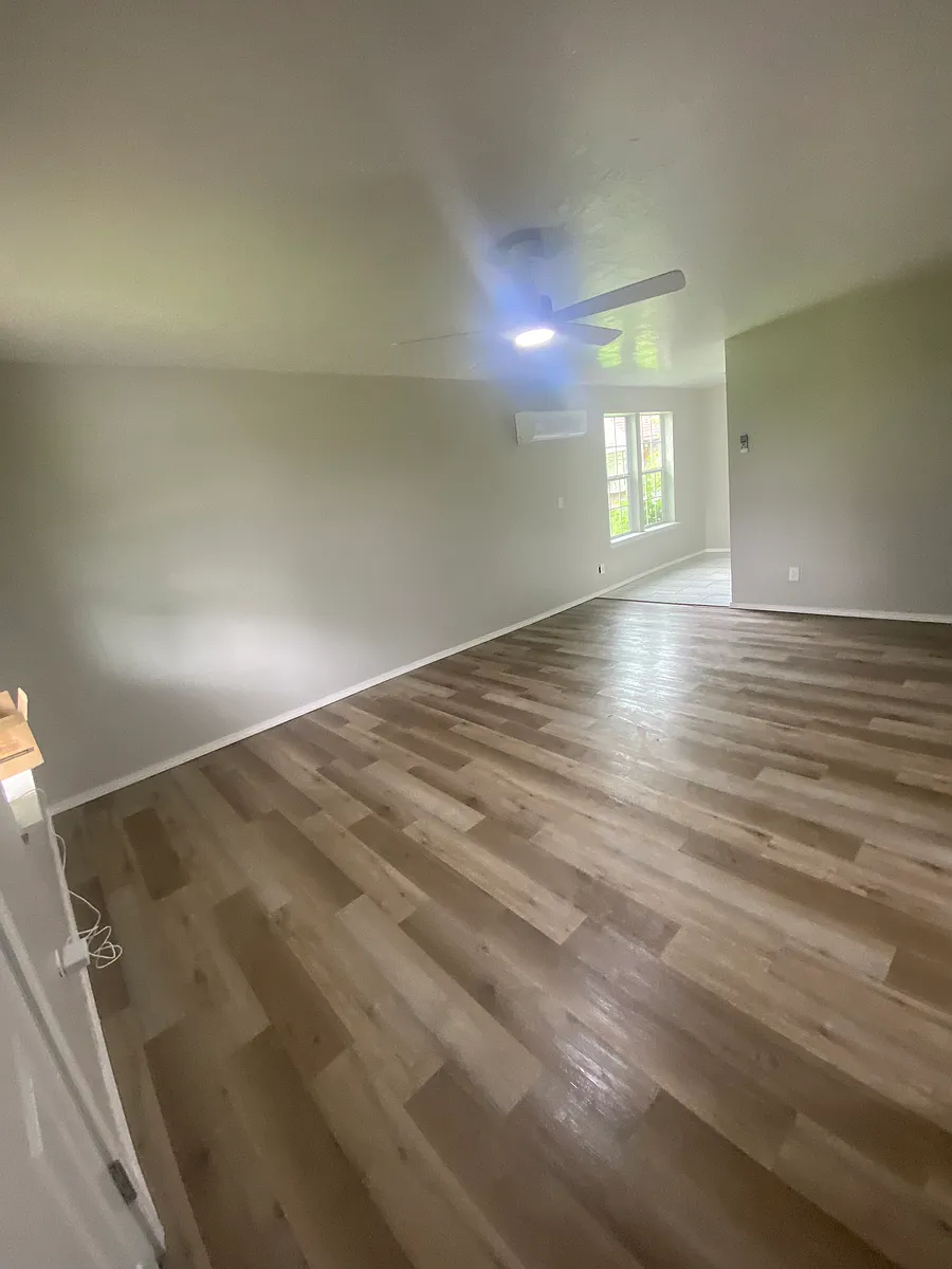 Building Photo - 105 SW 43rd St #2