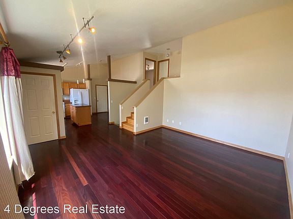 2nd image of 2926 N Glenbrook Ln