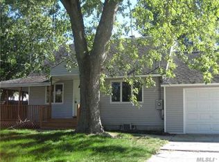 36 E Beech St, Central Islip, NY 11722