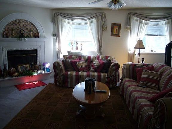 4th image of 416 Roslyn Dr