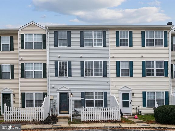2nd image of 40 Ironstone Ct