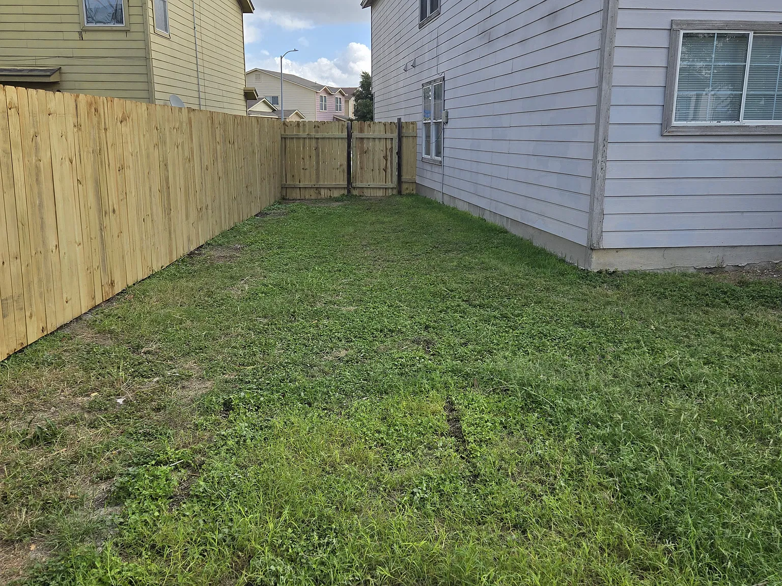 3 bed, 2.5 bath, 3068 sqft, $2,000 — Photo 3