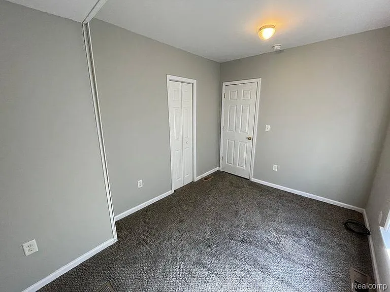 429 E Hayes Ave — Photo 11