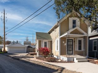 212 12th St NW, Cedar Rapids, IA 52405