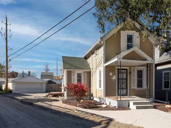 212 12th St NW, Cedar Rapids, IA 52405