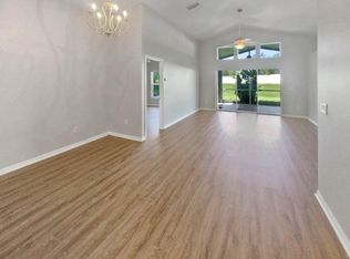 4239 Mackinnon Dr, Charlotte, NC 28214