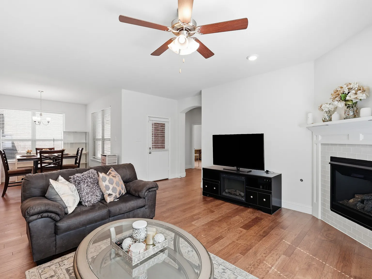 3 bed, 1756 sqft, $2,225 — Photo 3