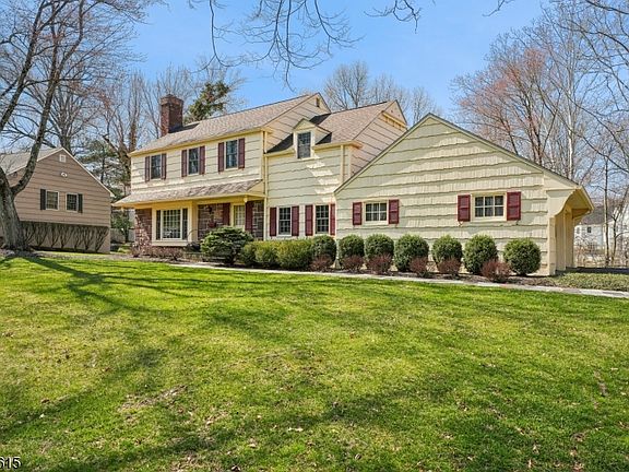 2nd image of 151 Mohawk Rd