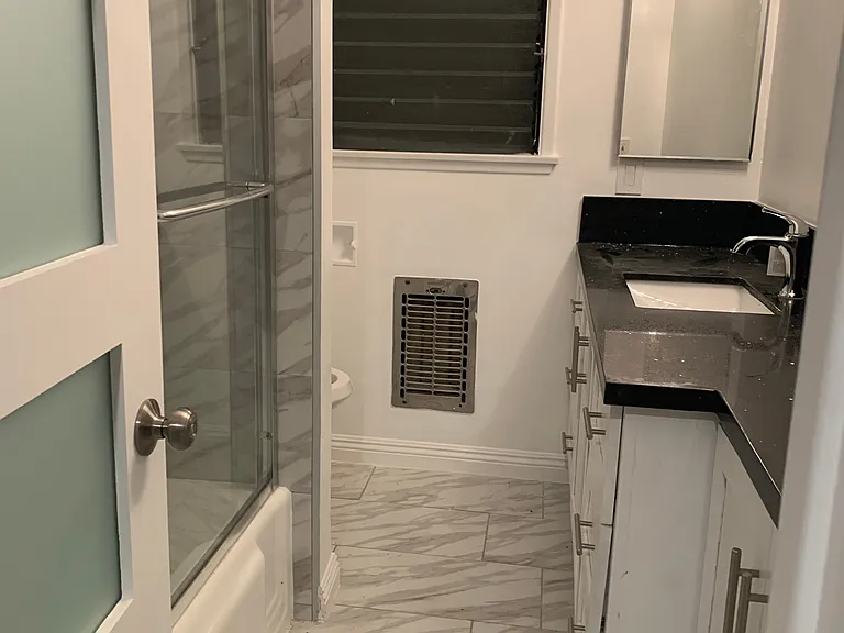 1105 S Barrington Ave #3 — Photo 5