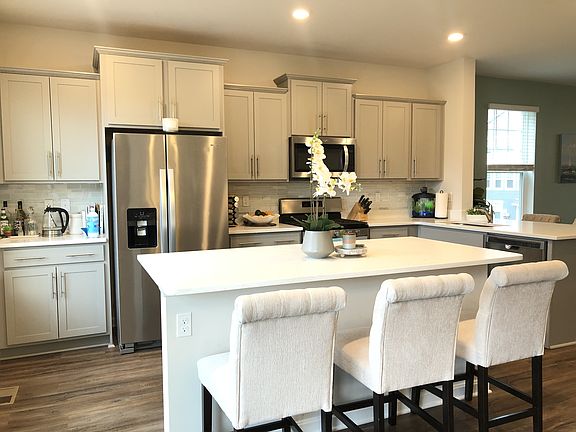 5th image of 2033 Hinshaw Dr
