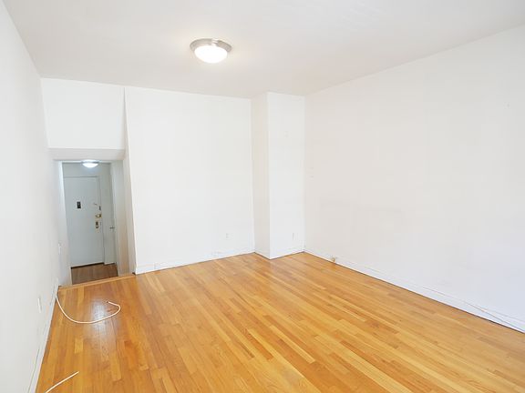 3rd image of 104 E 31st St APT 3C