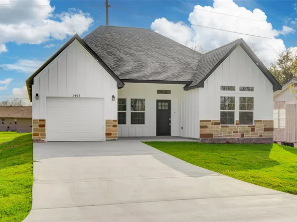 1409 N Ave S, Freeport, TX 77541